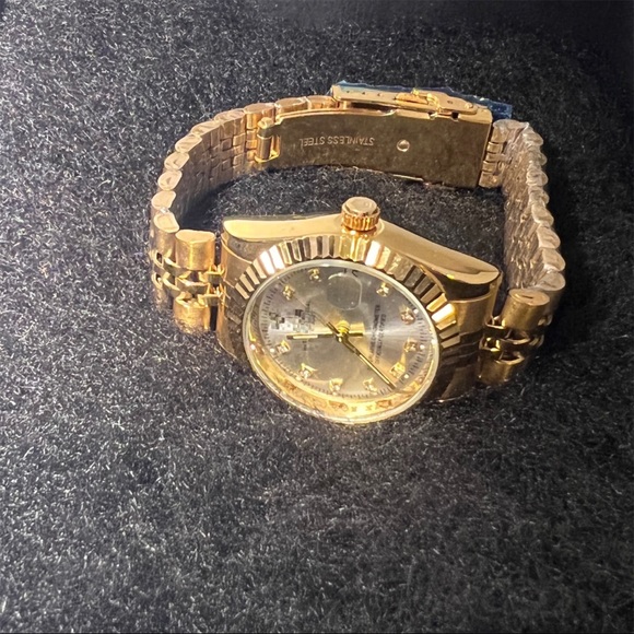 Luxury Watch for Women GOLD - NEW - Picture 2 of 3